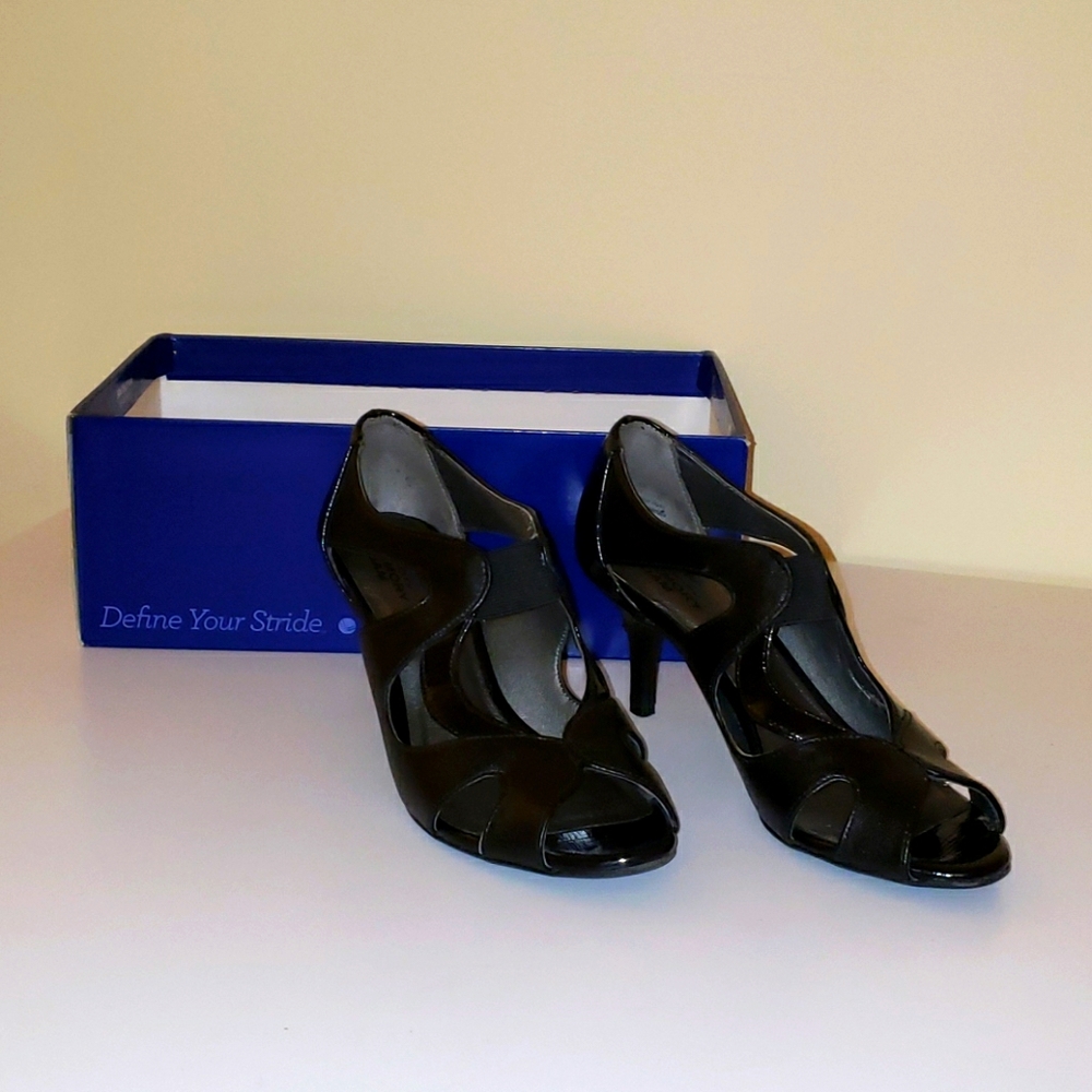 Peep toe heels